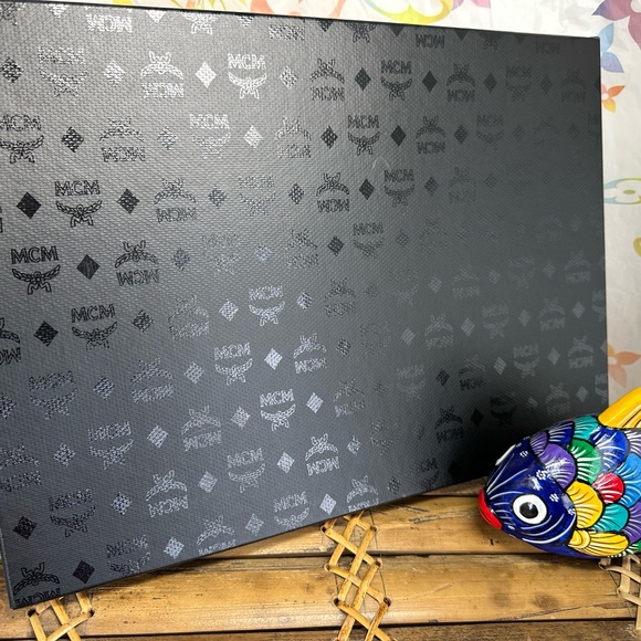 💚🧡MCM Unisex Clutch, Pouch, document holder with removable wristlet with Box - Picture 11 of 17